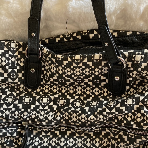 Black and white purse - Picture 6 of 8